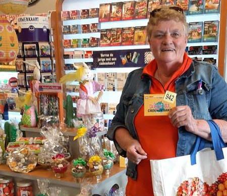 Hoofdprijs promotie actie uitgereikt